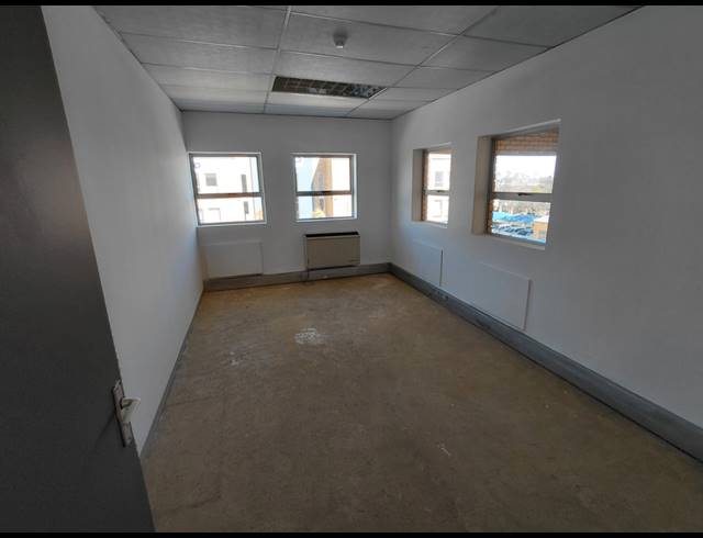 2,345M² OFFICE TO LET IN HALFWAY GARDENS